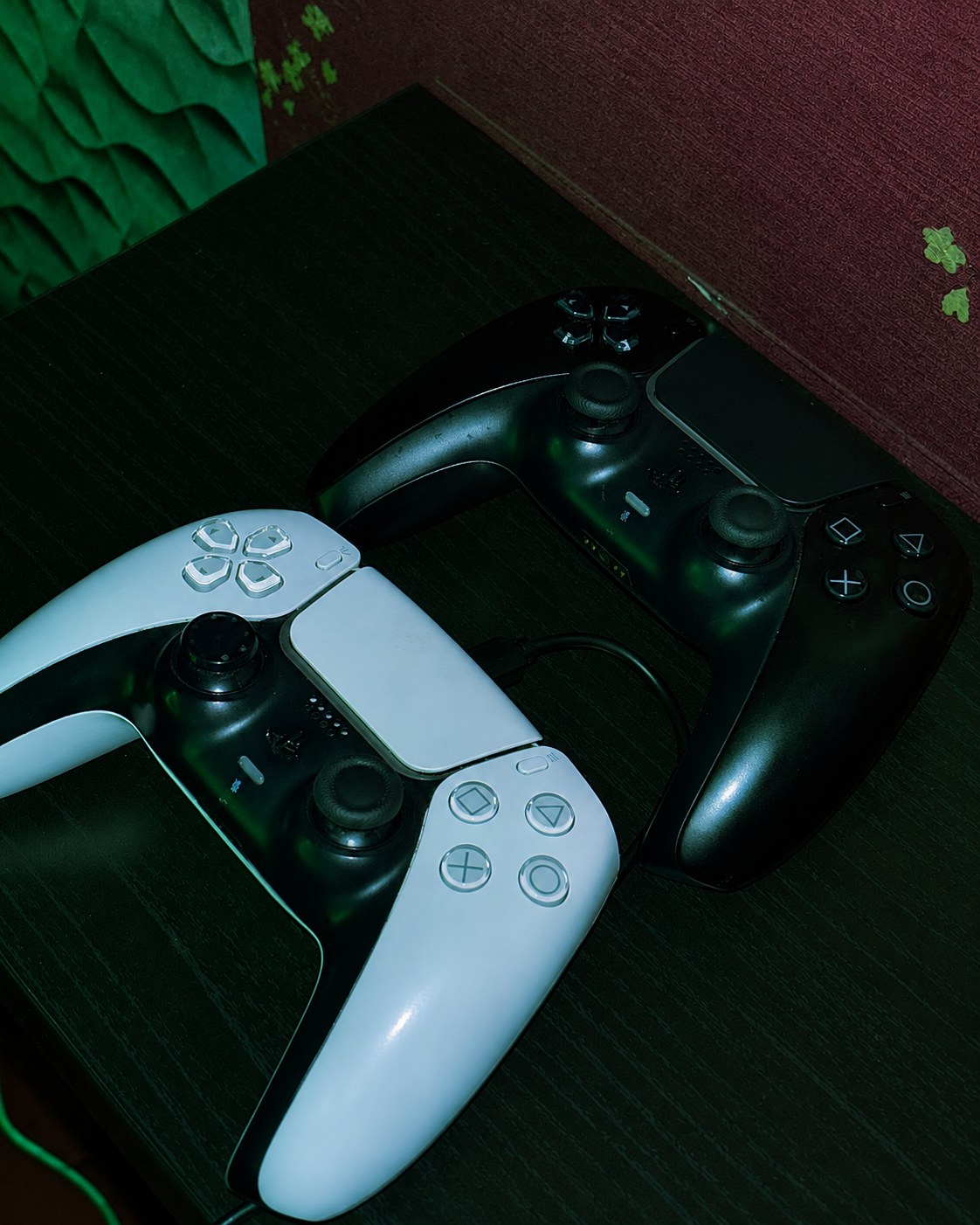 Gaming console available in the HOLYWEED Sukhumvit 22 waiting area